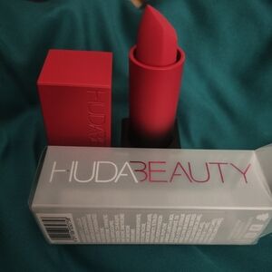 HUDA BEAUTY Lipstck